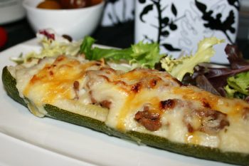 Calabacines rellenos de carne picada