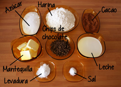 Ingredientes para hacer muffins de chocolate sin huevo
