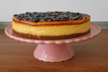 Tarta de queso y mermelada de arándanos