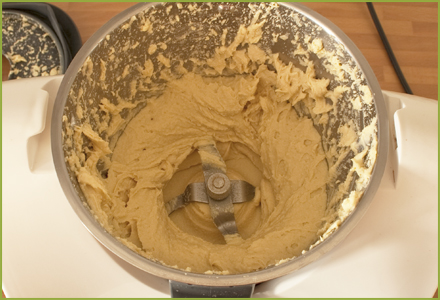 Ingredientes triturados del hummus con Thermomix