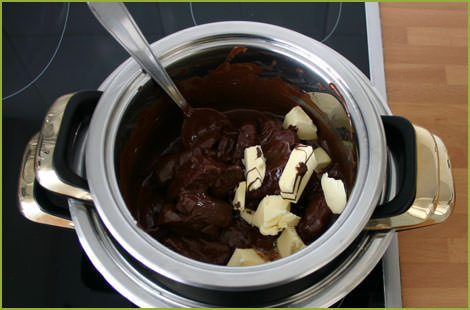 Añadir la mantequilla al chocolate