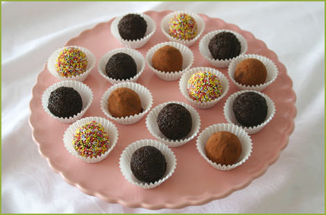 Decorar trufas de chocolate negro