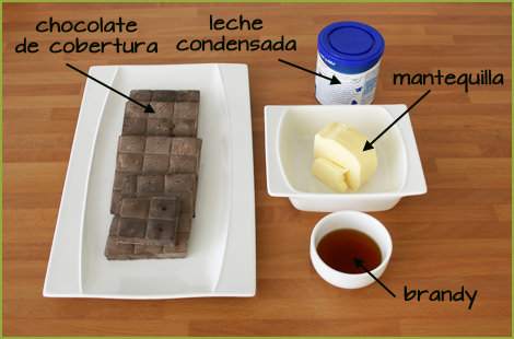 Ingredientes para hacer trufas de chocolate negro