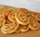 Palmeritas de hojaldre rellenas de jamón y queso