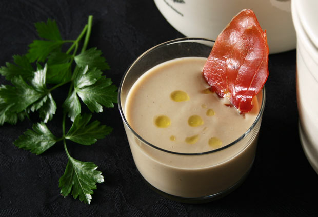 Crema de setas con crujiente de jamón