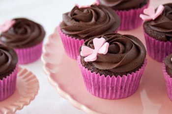 Receta para hacer cupcakes de chocolate negro