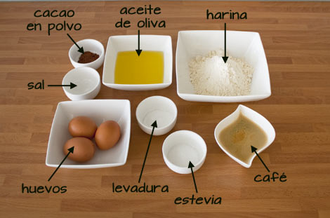 Ingredientes del bizcocho de café y chocolate sin azúcar