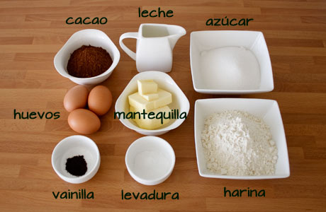 Ingredientes de para hacer cupcakes de chocolate negro