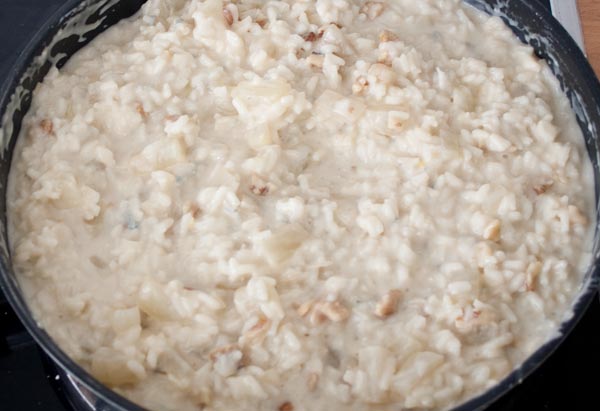 Receta de risotto con queso gorgonzola, peras y nueces