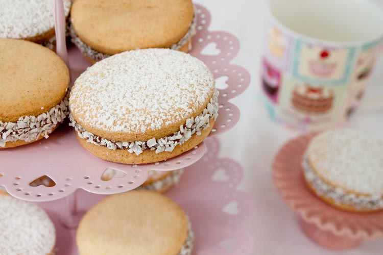 Alfajores de maicena con dulce de leche