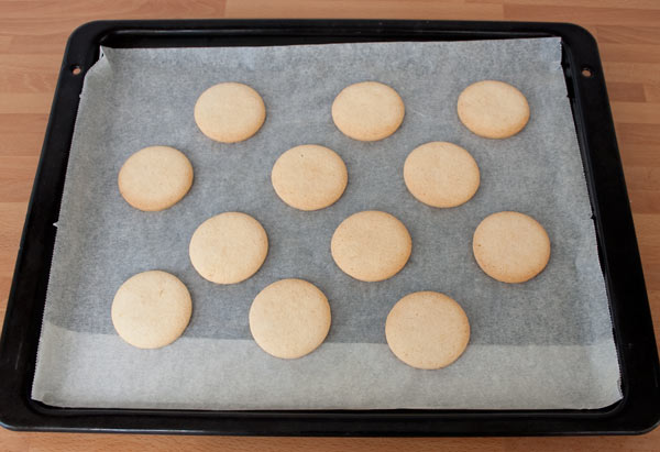 Y ya estarán listas las tapas de los alfajores de maicena