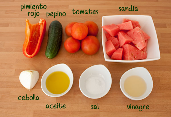 Ingredientes para hacer una receta de gazpacho de sandía fácil y rápida