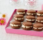 Macarons de chocolate rellenos de chocolate blanco