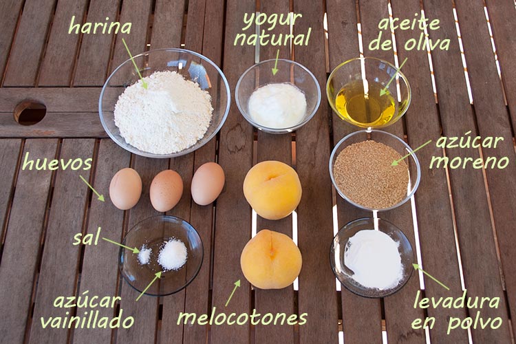 Ingredientes del bizcocho de yogur y melocotón