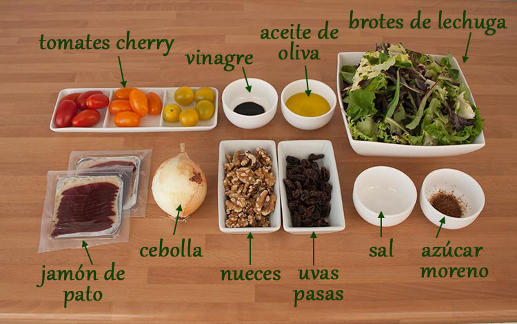 Ingredientes para hacer ensalada con jamón de pato y cebolla caramelizada