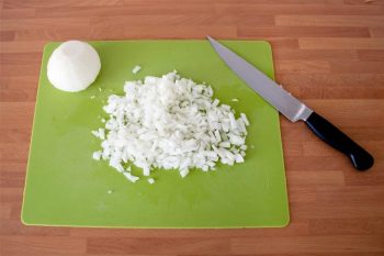 Trucos y consejos para cortar cebolla sin llorar