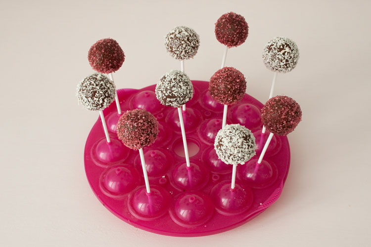 Cake pops de chocolate aptos para celíacos, intolerantes a la lactosa y alérgicos a la proteína de la leche