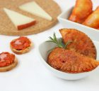 empanadillas de sobrasada, queso y cebolla caramelizada