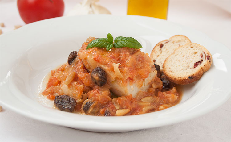 Receta de bacalao con tomate, pasas y piñones