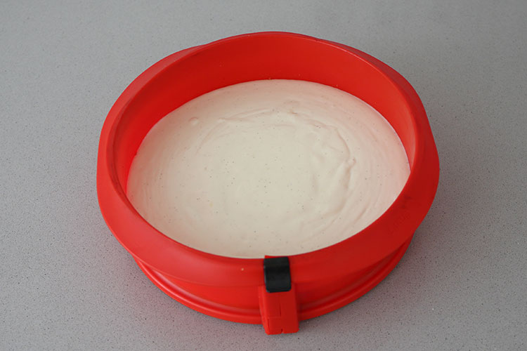 Crema en molde de tarta de queso sin horno