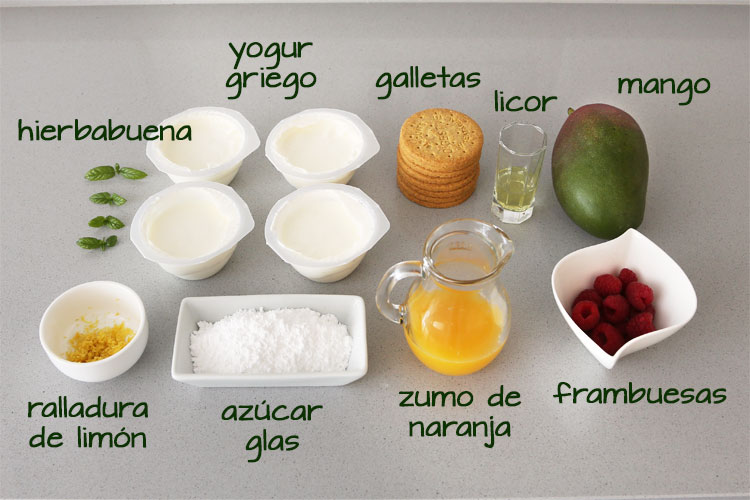 Ingredientes para hacer vasitos de yogur y mango