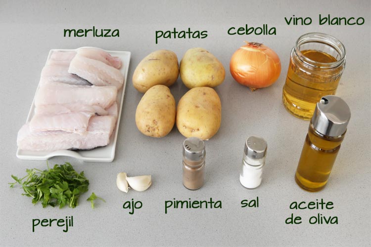 Ingredientes para hacer merluza al horno con patatas panaderas