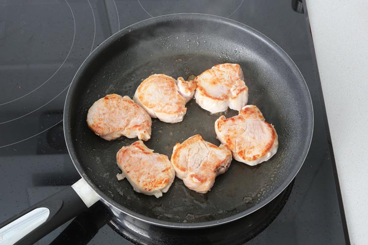 Cocinar el solomillo de cerdo en la plancha