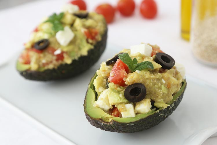 Aguacate relleno de quinoa