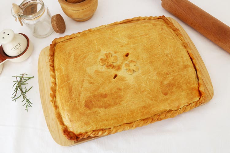 Empanada gallega de atún y pimientos