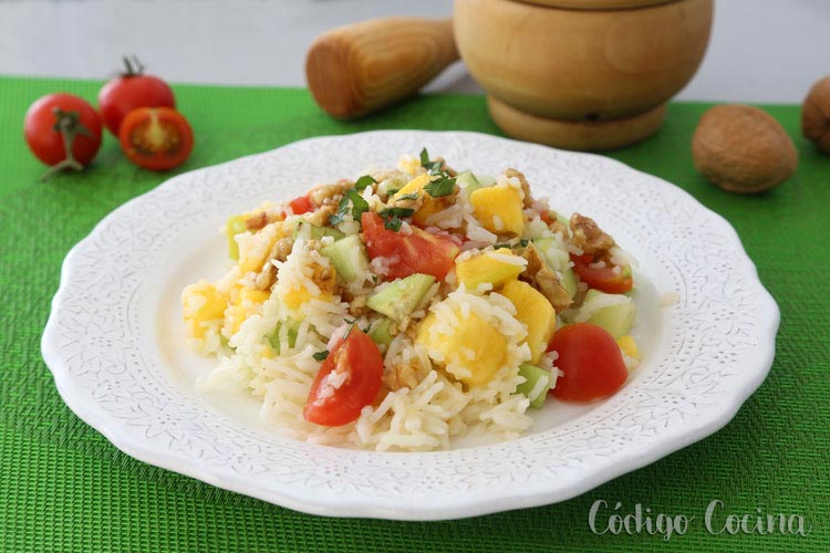 Ensalada de arroz basmati, mango y pepino