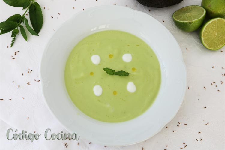 Crema fría de pepino y aguacate