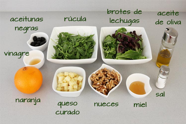 Ingredientes para hacer ensalada de rúcula, naranja y queso