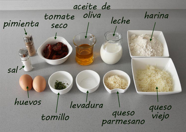 Ingredientes para hacer muffins de queso y tomate seco