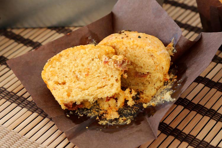 Muffins salados originales con queso viejo y tomate seco