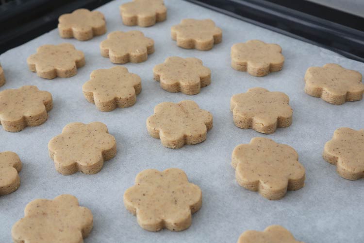 Cortar la masa de los polvorones