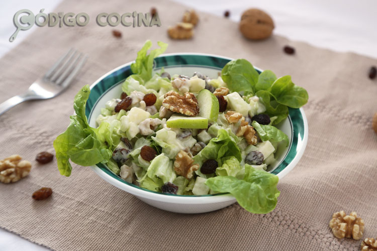 Cómo hacer ensalada Waldorf, receta clásica y muy rica