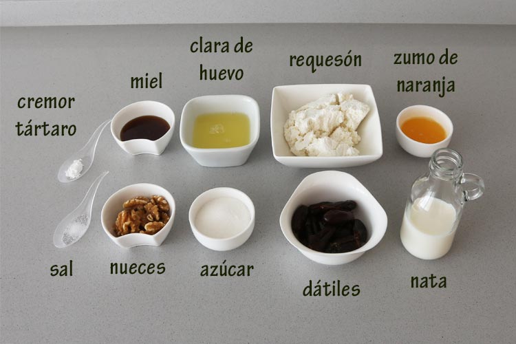 Ingredientes para hacer mousse de requesón con miel, dátiles y nueces