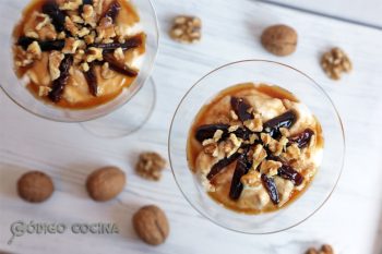 Mousse de requesón con miel, dátiles y nueces