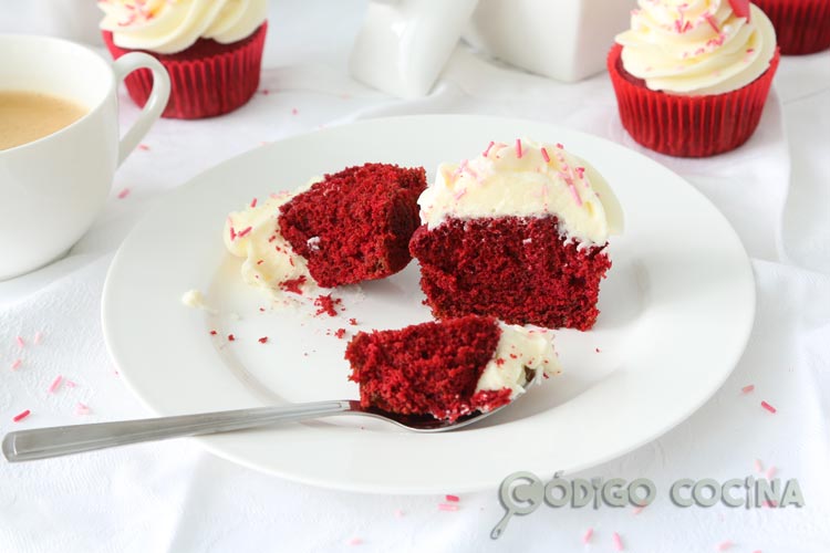 Cupcakes de red velvet esponjosos