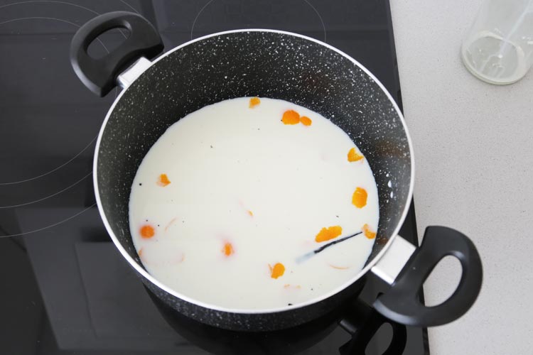 Leche infusionada con naranja y vainilla