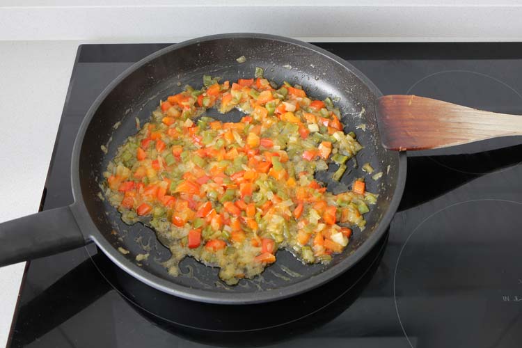 Sofrito macarrones con atún