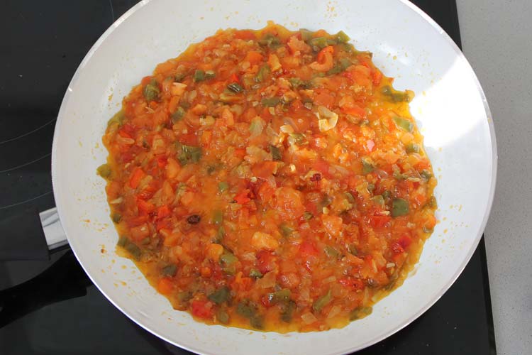 Tomate cortado en daditos y pimiento choricero