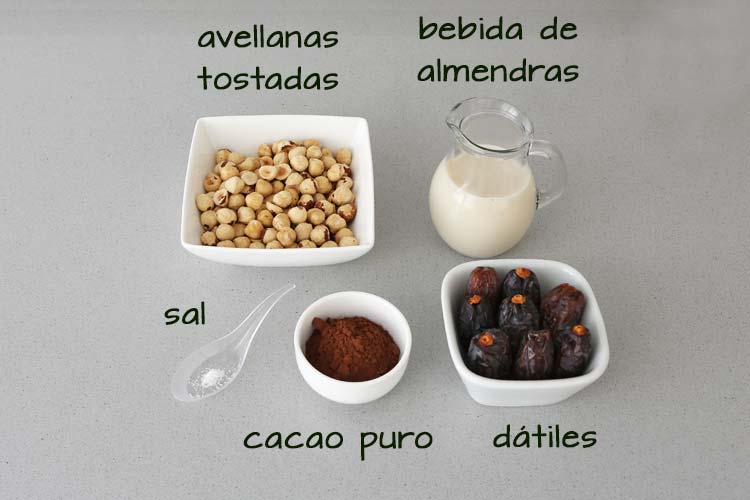 Ingredientes para hacer crema de cacao vegana