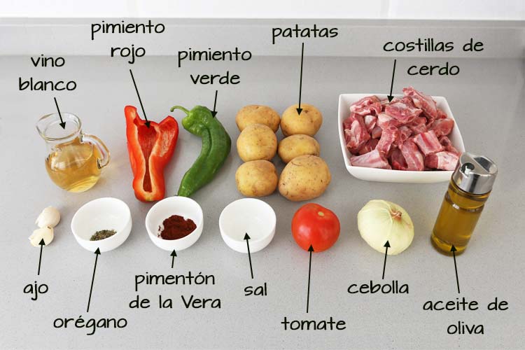 Ingredientes para hacer patatas con costillas frescas