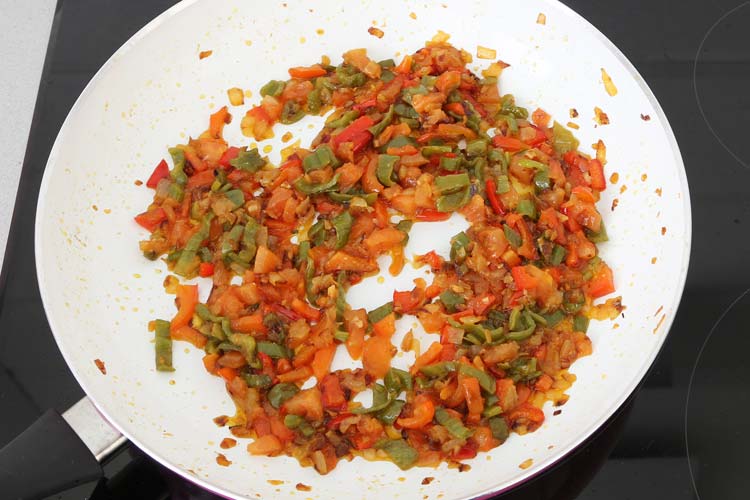 Sofrito para hacer patatas con costillas y verduras