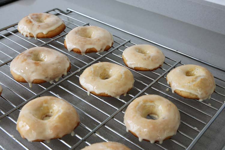 Bañar las rosquillas listas