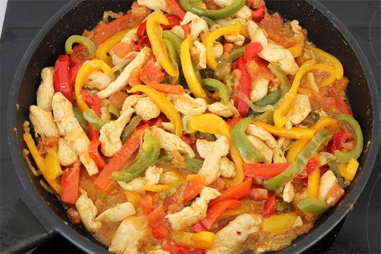 Relleno fajitas con pollo y verduras