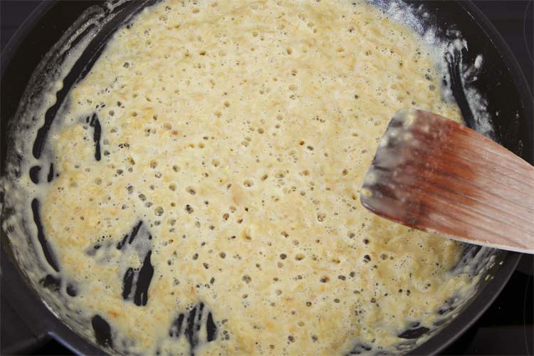 Cocinar el roux para hacer la bechamel