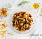 Ensalada de pasta y pesto rojo