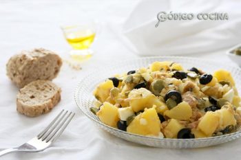 Ensalada de patata, atún y huevo